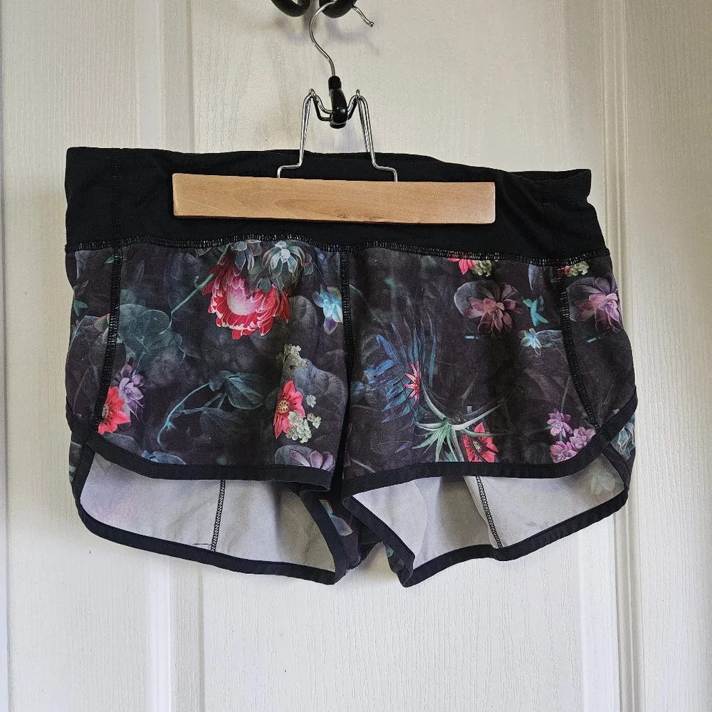 🖤 Lululemon Floral Hottie Shorts 6 - Picture 1 of 2